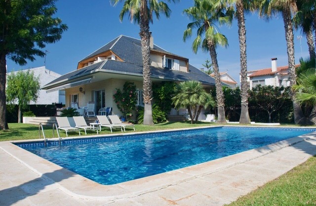 Villa privée avec piscine à 3 minutes de la plage