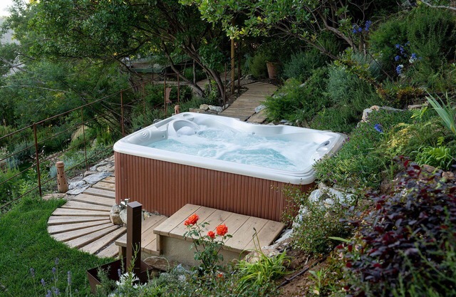 Magnifique maison de vacances privée avec climatisation, bain à remous, WIFI, sauna, balcon