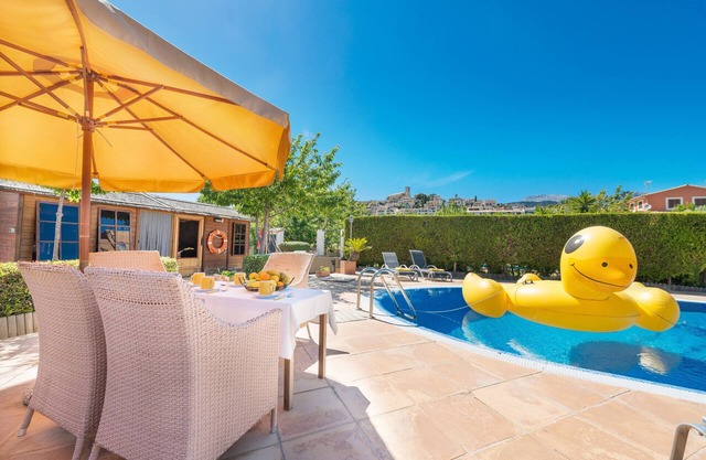 Belle maison privée avec AAC, Wifi, piscine, jardin, terrasses et BBQ, à Selva