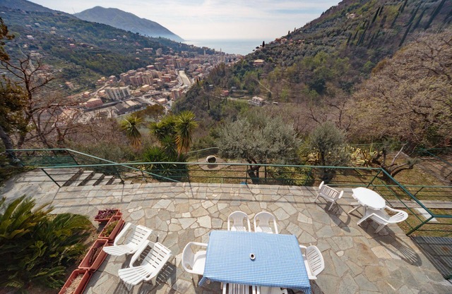 Maison de vacances privée avec piscine privée, WIFI, bain à remous, TV, patio, près de Portofino