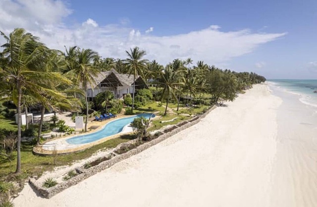 Private Villa with outdoor swimming pool in front of large beach