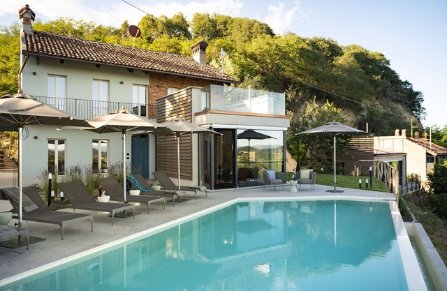 Maison de vacances privée avec bain à remous, climatisation, sauna, WIFI, piscine, TV, patio
