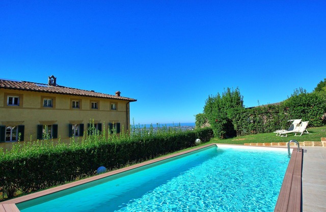 Maison de vacances privée avec bain à remous, climatisation, piscine, WIFI, TV, patio