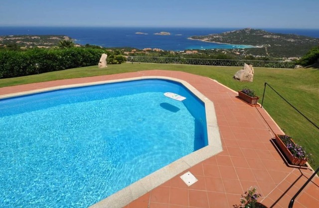Villa privée avec piscine et vue mer
