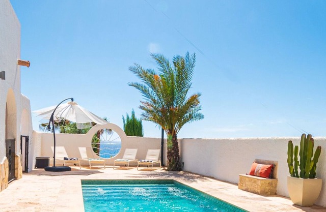 VIENT D'AJOUTER! VILLA PRIVÉE AVEC VUE IMPRENABLE SUR LA MER À 150 m DE LA PLAGE