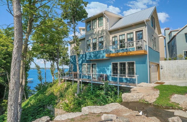 SERENADE WATERFALL / PISCINE COMMUNAUTAIRE, VUE SUR LE LAC. 2018 NOUVELLE CONSTRUCTION