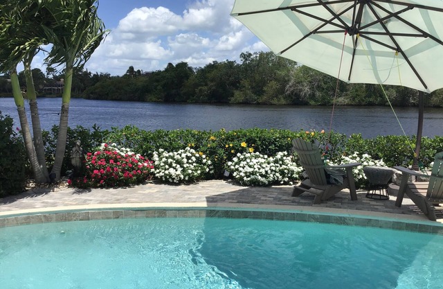 Private Waterfront Home, 4 Minutes from both Barefoot Beach and Bonita Beach.