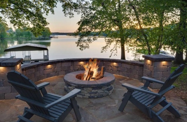 PRIVATE WATERFRONT DOCK, CANOES, GAME ROOOM, FIREPIT, LILYPAD All this and more!