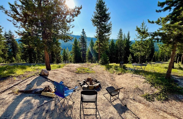 Private Wooded Camp site with fully equipped fifth wheel above Lolo Hot Springs