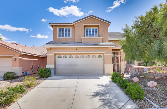 Spacious Las Vegas Home: 1 Mi to Durango Casino!