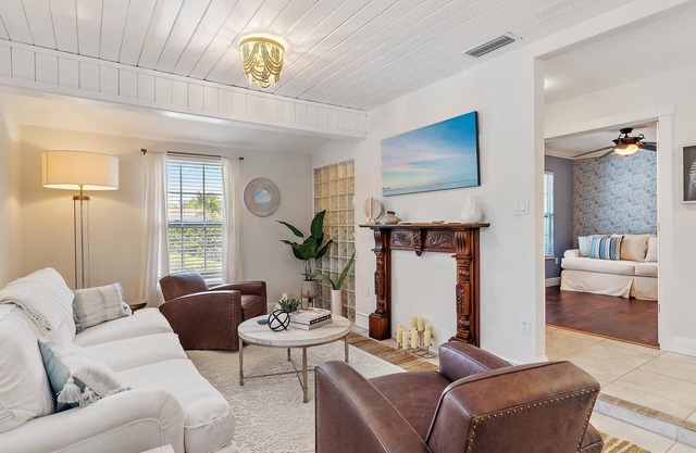 Private Yard, Dog-Friendly, Close to Beaches and Downtown