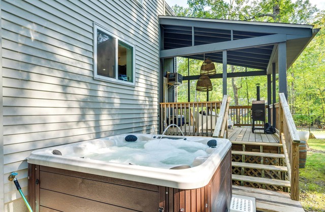 Private Yard, Playset: Family Home in Penn Estates