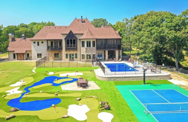 Private pool June 15, pickleball, bball, mini golf