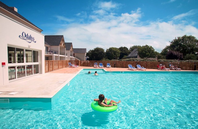 Piscine Extérieure Chauffée | Appart Cosy proche des plages