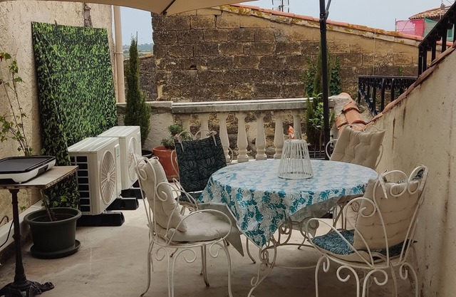 Proche mer Maison de village climatisée avec terrasse