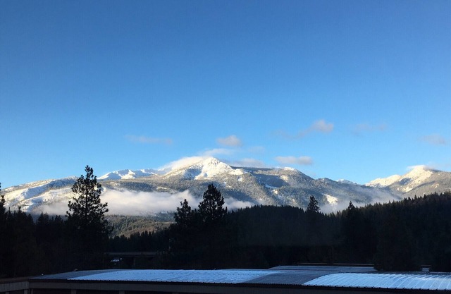 Mt. Chalet Shasta / Montagne Black Butte