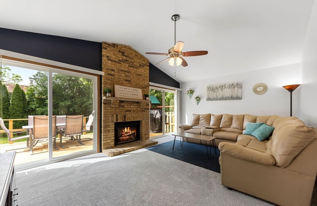 PROMO 22% MONTHLY DISCOUNT! Centrally-Located Relaxed Family Home!!