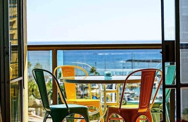 PROMO 40% MONTHLY DISCOUNT! WAIKIKI OCEAN/HARBOR VIEW 2BDRM 1 BTH FULL KITCHEN
