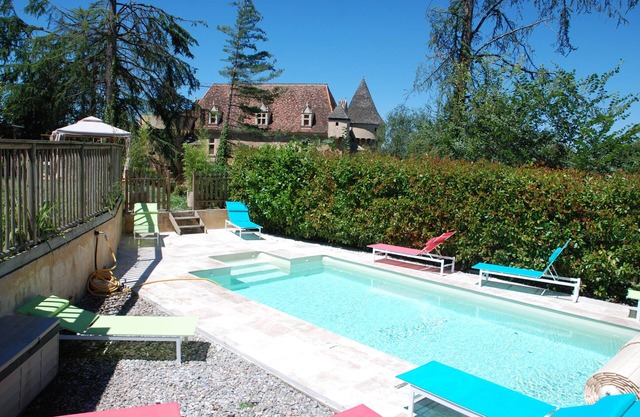 Jolie maison de village en pierres avec piscine et jardin