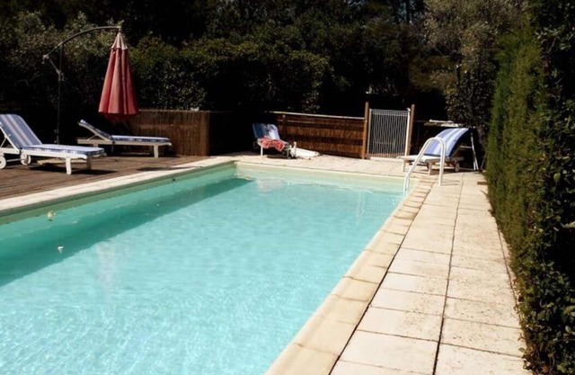 Calades - Bâtisse 250 m2, parc, piscine, terrain de tennis, 6 chambres