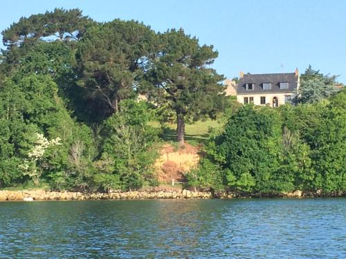 Propriété pieds dans l’eau, vue mer exceptionnelle