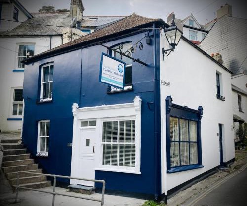 "PROSPECT HOUSE" - TWO PRIVATE APARTMENTS in this 17th CENTURY COTTAGE - Apartment 2 has a KIDS CABIN BUNK ROOM - Book both apartments for ONE LARGE HOUSE with Connecting Door In Lobby - PUBLIC PARKING OUTSIDE