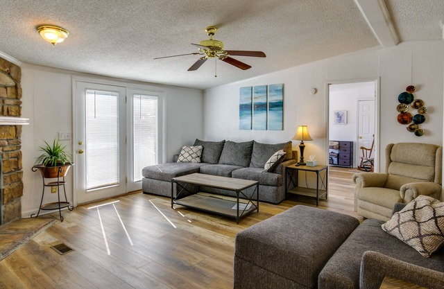 Prosperity Vacation Rental ~ 1 Mi to Lake Murray!