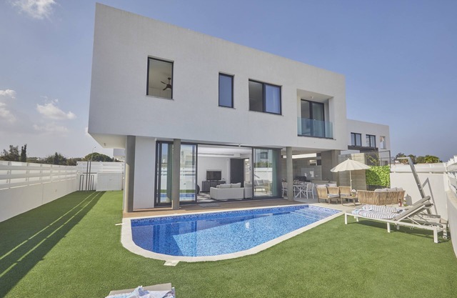 Protaras Almaria Villa ALM08 - a villa that sleeps 6 guests in 3 bedrooms