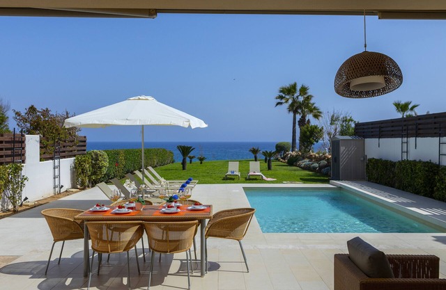 Protaras Beachfront Villa Pietra