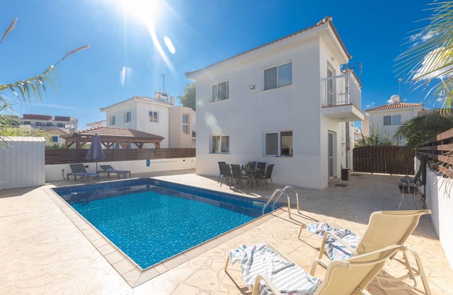 Protaras Blue River Villa BR26 - a villa that sleeps 7 guests in 3 bedrooms