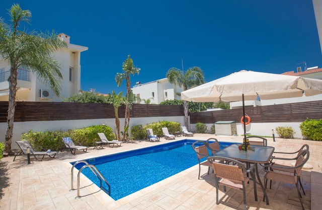 Protaras Villa DV27 - une villa qui peut accueillir 6 personnes dans 3 chambres
