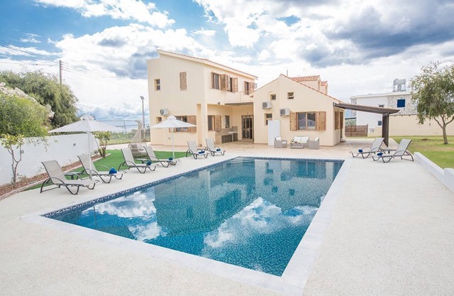 Protaras Holiday Villa KR01 - a villa that sleeps 13 guests in 6 bedrooms