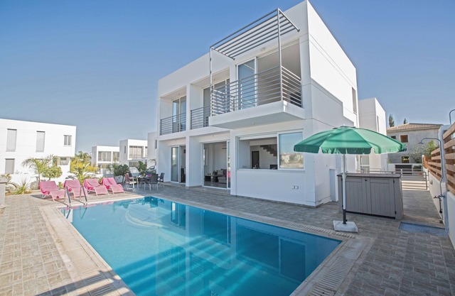 Protaras Villa PE16 - une villa qui peut accueillir 6 personnes dans 3 chambres
