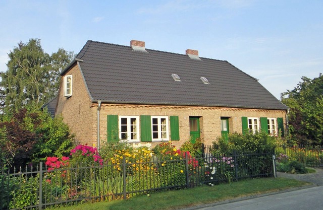 Hébergement confortable pour 2-3 ou 4-6 clients avec un grand jardin