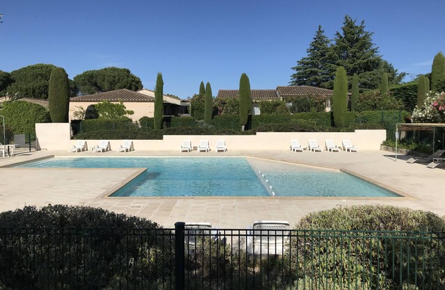 mazet provençal au pied des alpilles,climatisé,dans un petit coin de paradis