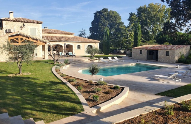 Mas provencal de 400 m2 sur 1ha5 au cœur du village de Fontvieille.