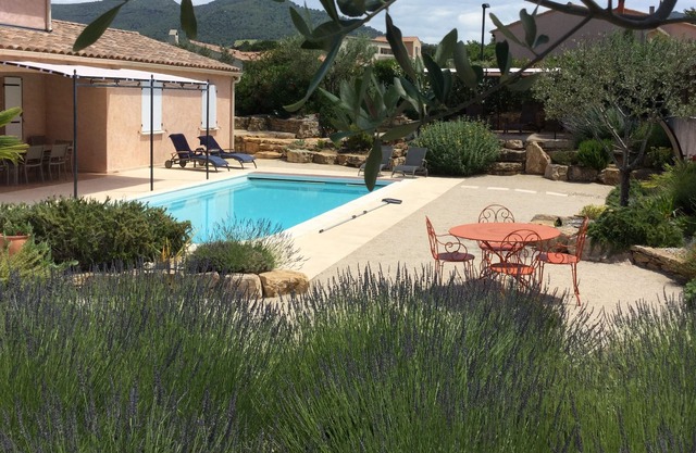 Maison provencale avec piscine privée et chauffée et jardin, 6 à 8 personnes