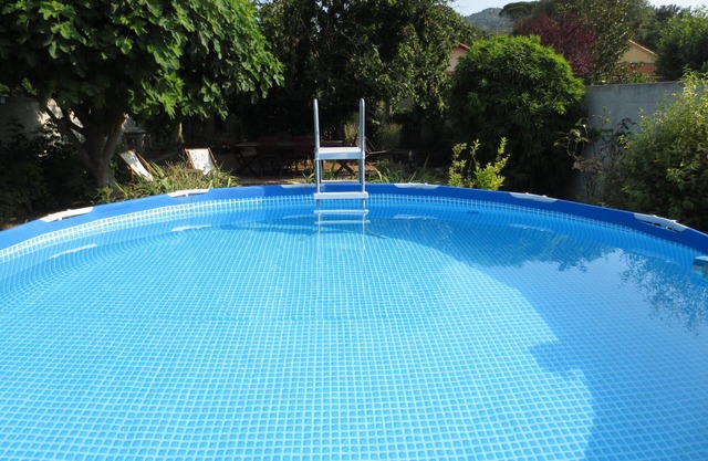 Maison provençale clôturée, au calme, jardin av jeux pr enf & piscine privée
