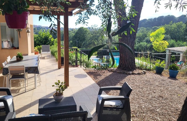 Villa provençale 130m2, 3 chambres au calme. Piscine