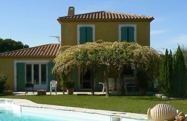 Villa provençale en campagne Aixoise,calme et ensolleillée 10 à 11 personnes .