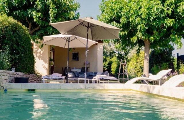 PROVENCE-LUBERON- OPPEDE grand standing-design, confort, vue et piscine privé