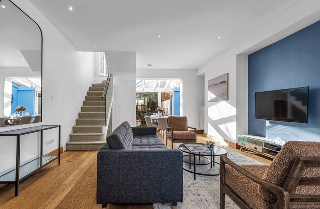 £3.5m Elegant House in prime location with garden