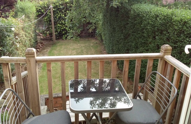 60 £ / nuit annexe confortable dans la belle banlieue de Nottingham. Proche des commerces!