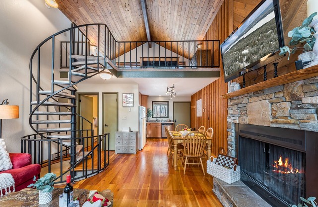 Ptarmigan Village Communal Pool + Sauna + Hot Tub & Minutes to Whitefish Mountain Resort!