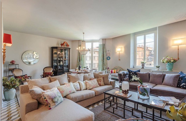 Penthouse de luxe sur la place centrale à l'intérieur des remparts de Lucques