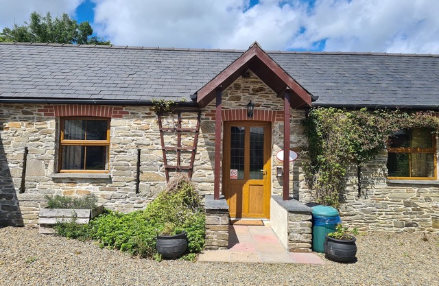 RURAL macareux, les animaux de compagnie, avec piscine en Llanboidy, Réf 924599