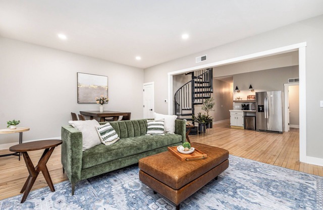 Prime Downtown Spot-Gazette Suites On Main! 2 Story w/Loft, Spiral Staircase