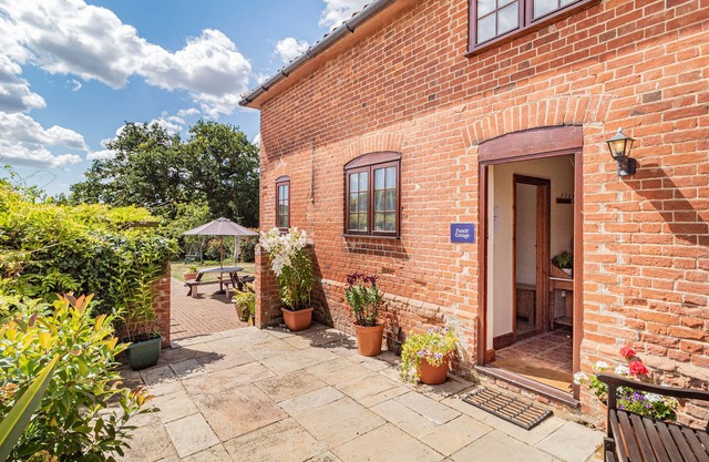 Punch Cottage, PETIT GLEMHAM