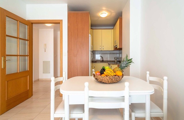SPACIOUS APT 1 BEDROOM 1B