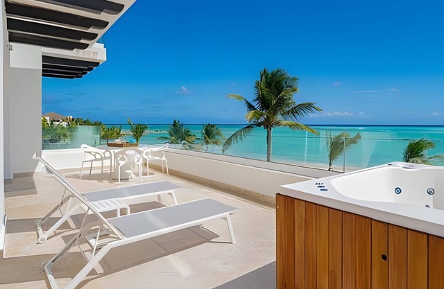 Punta Palmera Beach Front with private cold jacuzzI